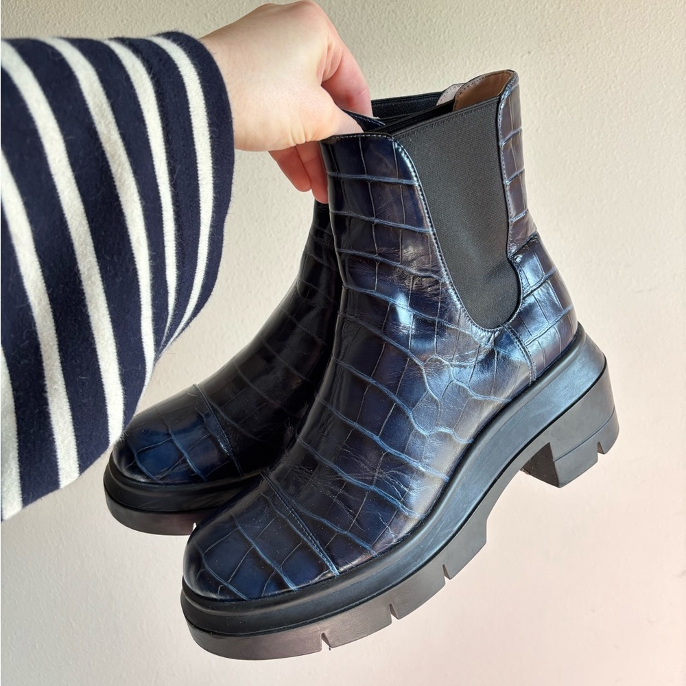 Stuart Weitzman Norah Crocodile Embossed Blue Leather Lug Sole Size 6.5
